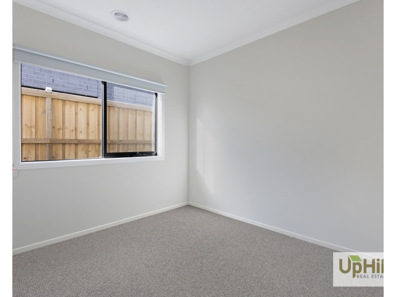 8 Somers Street, Cranbourne East VIC 3977