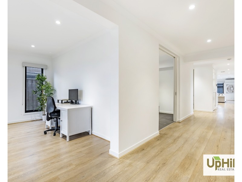 15 Emery Drive, Clyde North VIC 3978