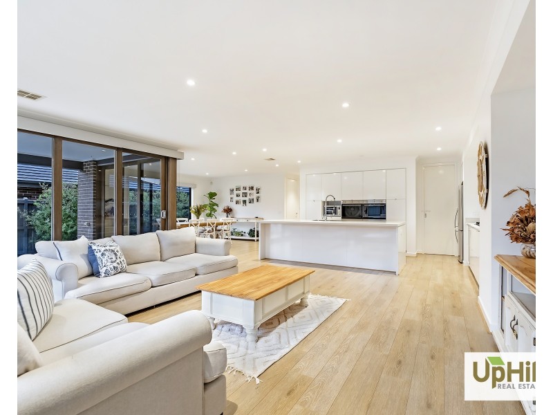 15 Emery Drive, Clyde North VIC 3978