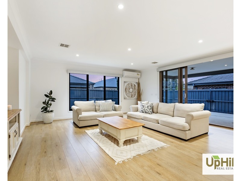 15 Emery Drive, Clyde North VIC 3978