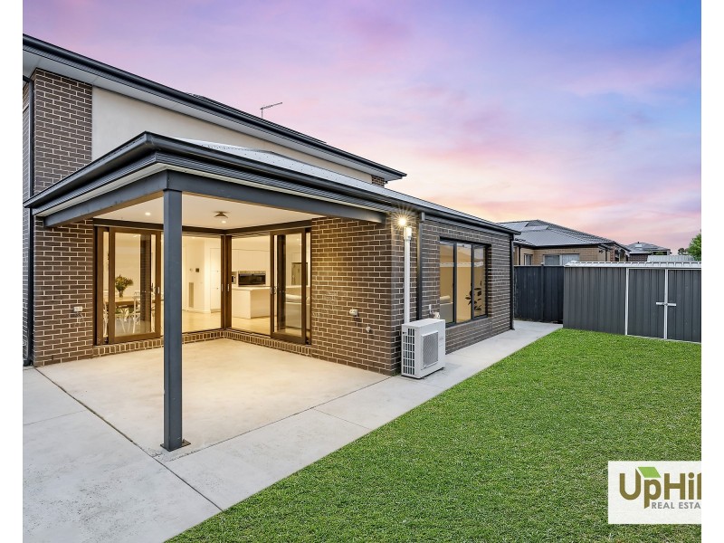 15 Emery Drive, Clyde North VIC 3978