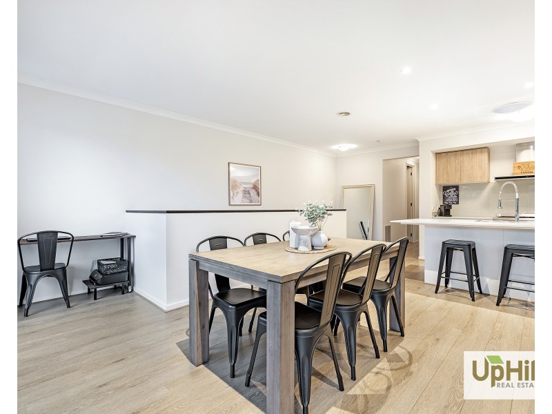 18 Revelwood Way, Clyde North VIC 3978