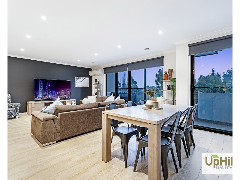 18 Revelwood Way, Clyde North VIC 3978