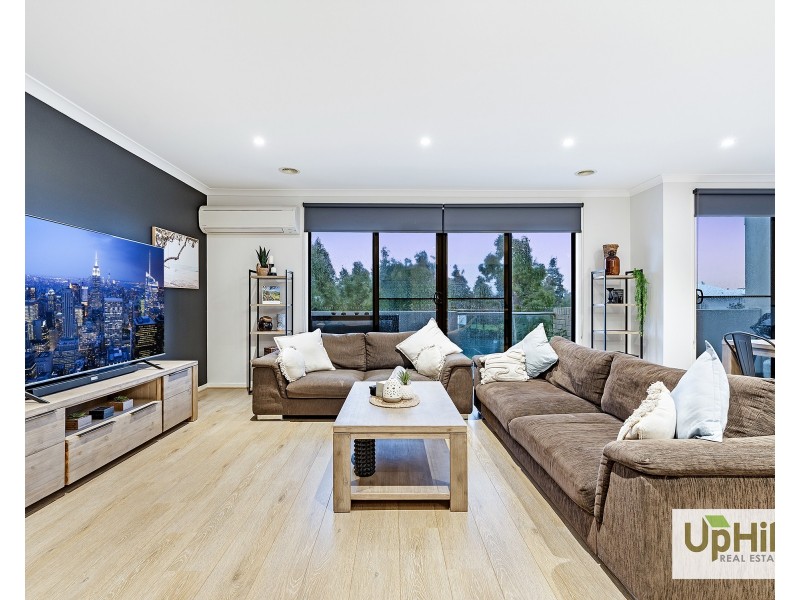 18 Revelwood Way, Clyde North VIC 3978