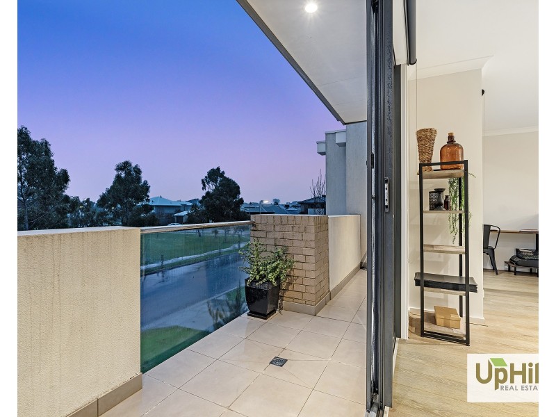 18 Revelwood Way, Clyde North VIC 3978