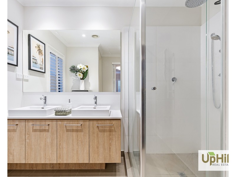 18 Revelwood Way, Clyde North VIC 3978