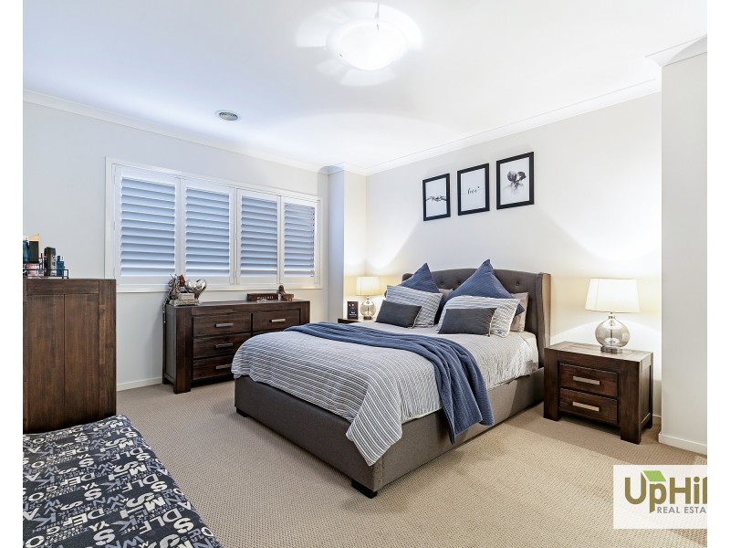18 Revelwood Way, Clyde North VIC 3978