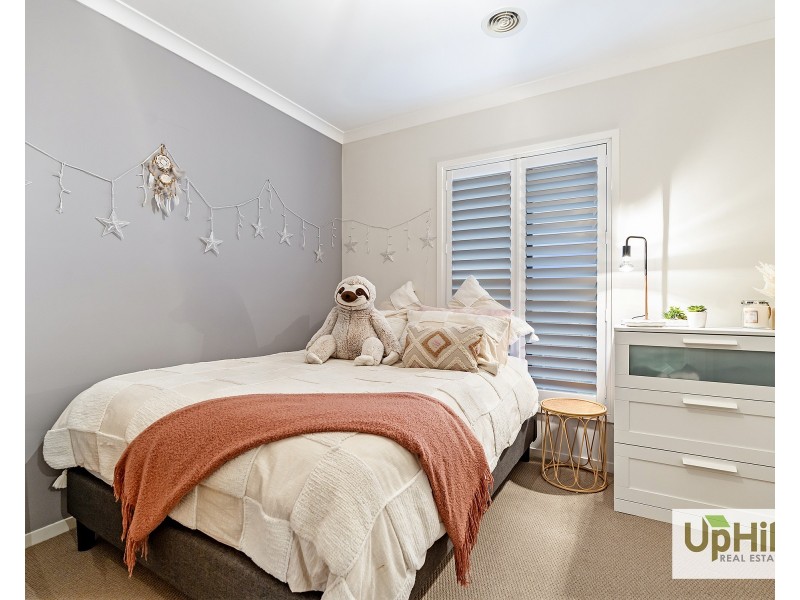 18 Revelwood Way, Clyde North VIC 3978