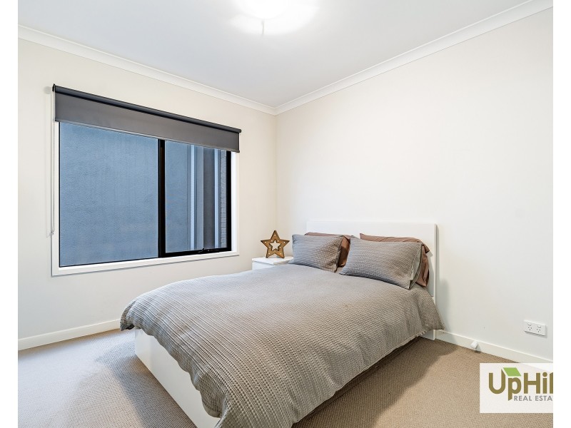 18 Revelwood Way, Clyde North VIC 3978