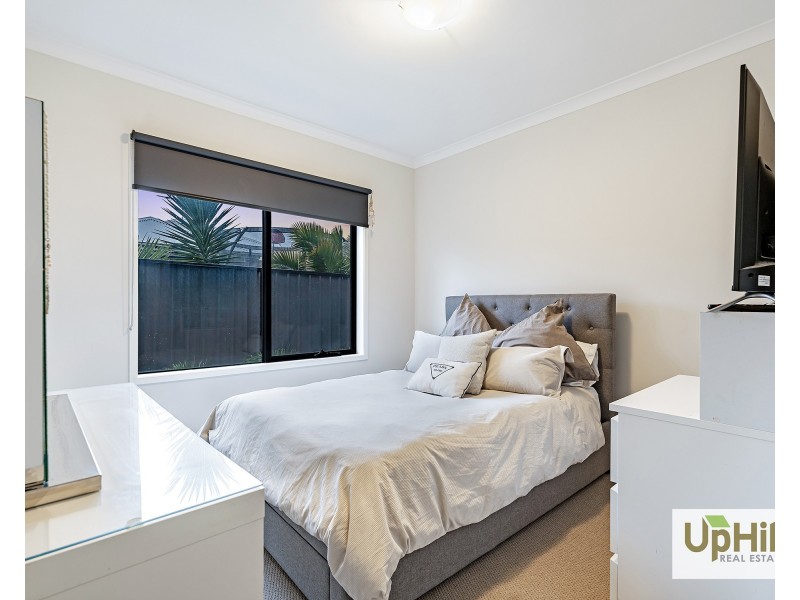 18 Revelwood Way, Clyde North VIC 3978