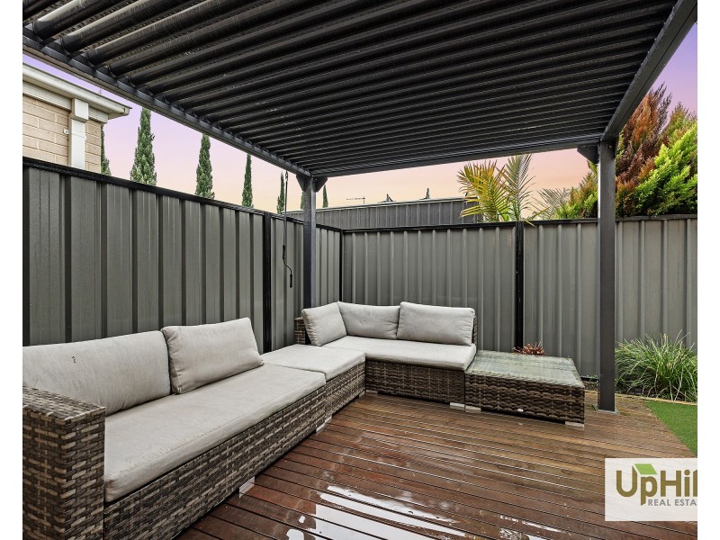 18 Revelwood Way, Clyde North VIC 3978