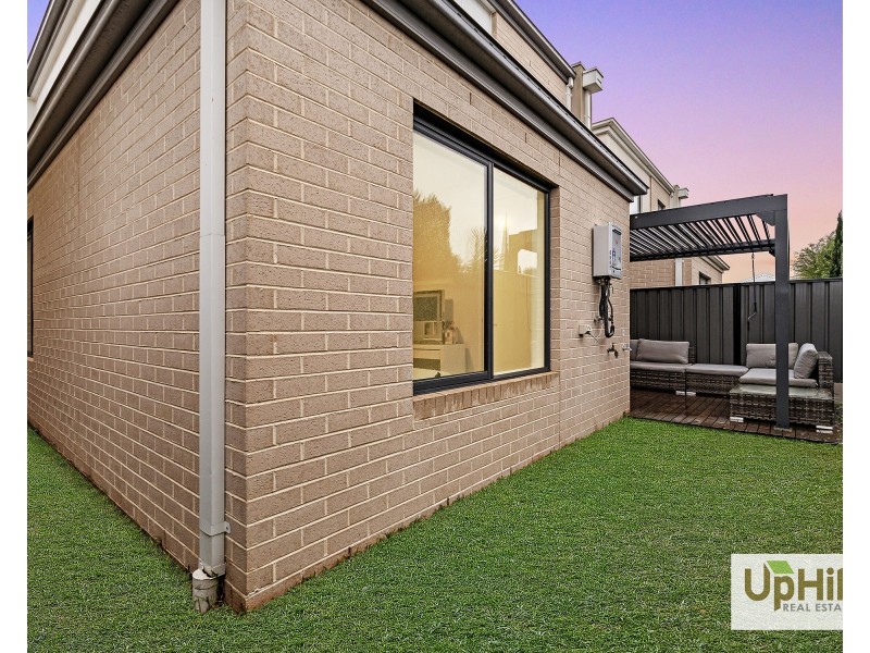 18 Revelwood Way, Clyde North VIC 3978