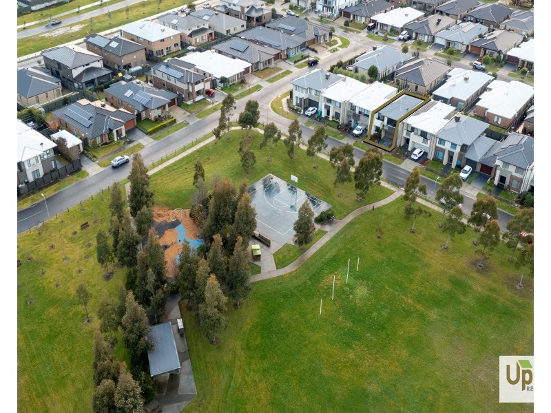 18 Revelwood Way, Clyde North VIC 3978