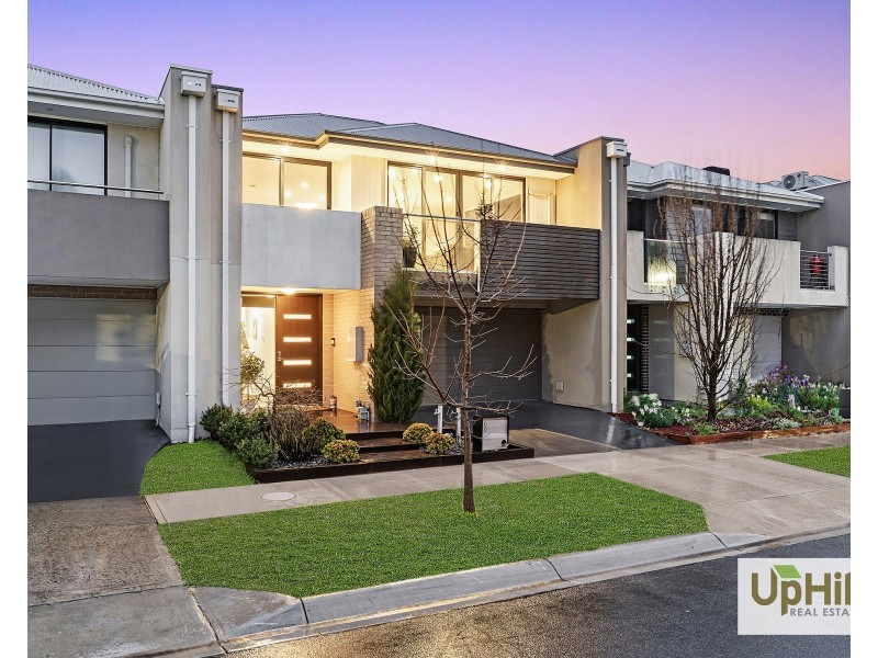 18 Revelwood Way, Clyde North VIC 3978
