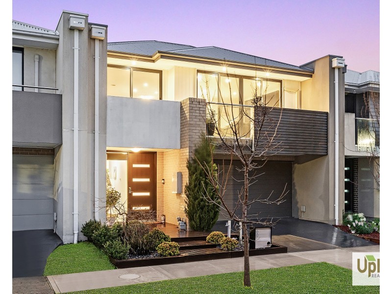 18 Revelwood Way, Clyde North VIC 3978