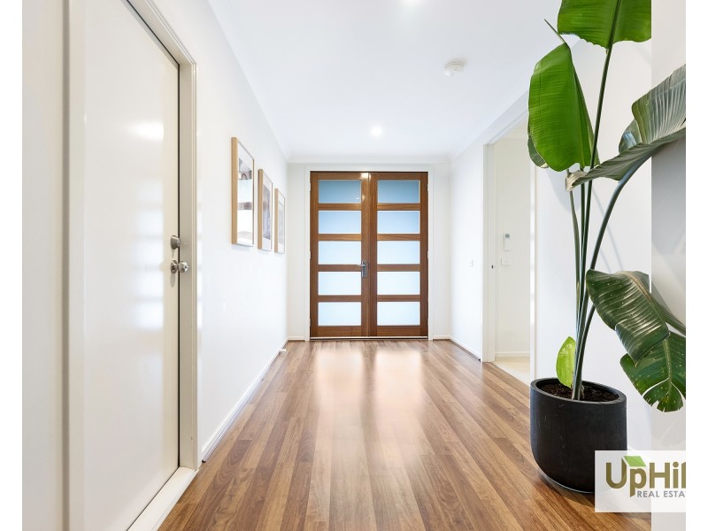 13 Picnic Avenue, Clyde North VIC 3978