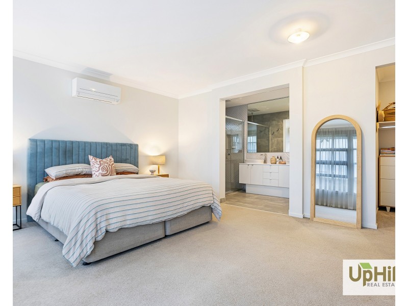 13 Picnic Avenue, Clyde North VIC 3978