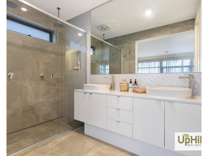 13 Picnic Avenue, Clyde North VIC 3978