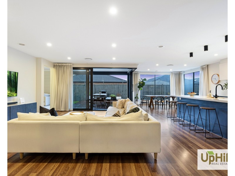 13 Picnic Avenue, Clyde North VIC 3978