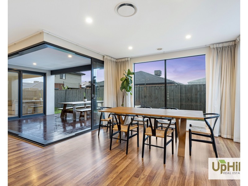 13 Picnic Avenue, Clyde North VIC 3978