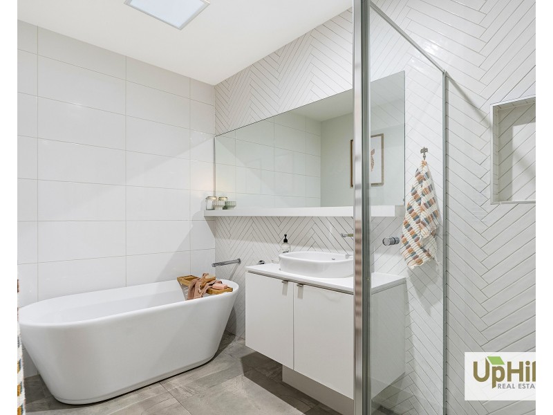 13 Picnic Avenue, Clyde North VIC 3978