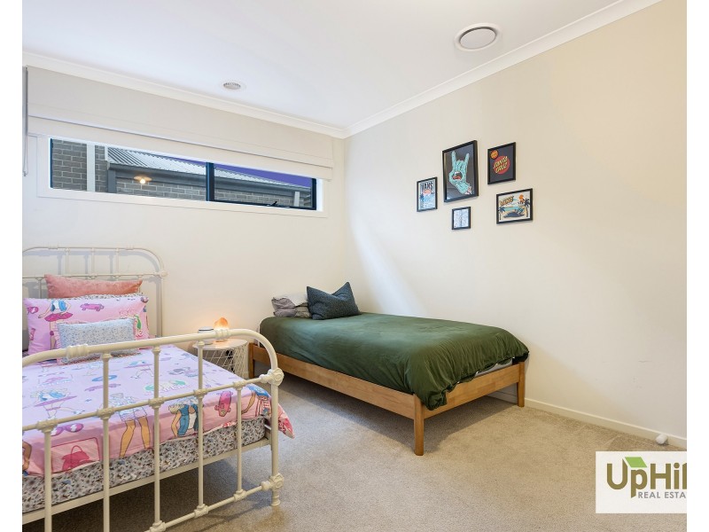 13 Picnic Avenue, Clyde North VIC 3978