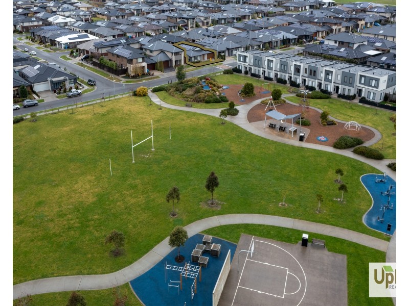 13 Picnic Avenue, Clyde North VIC 3978