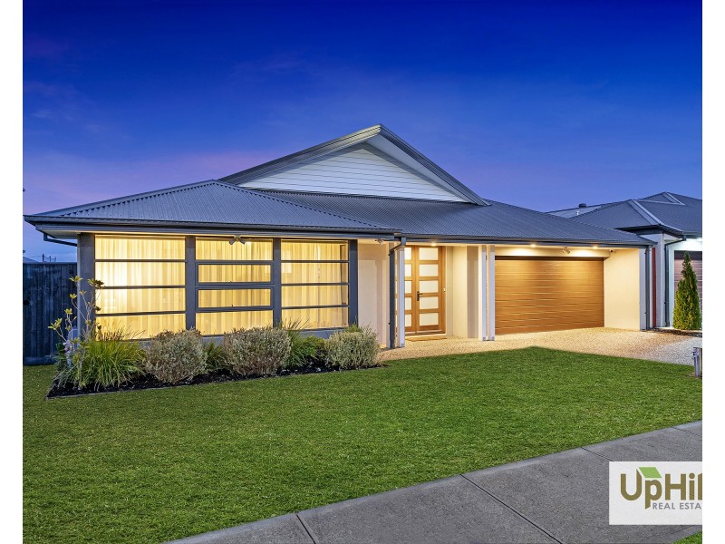 13 Picnic Avenue, Clyde North VIC 3978