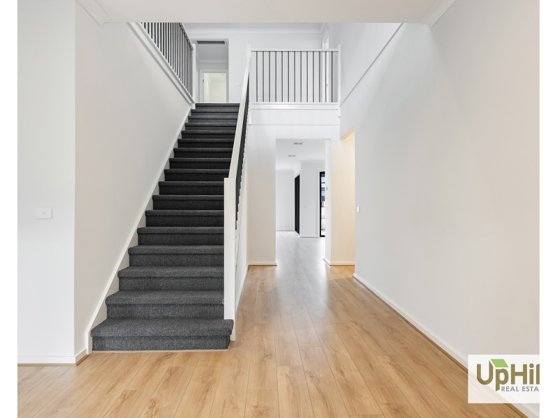 33 Inverloch Avenue, Clyde VIC 3978