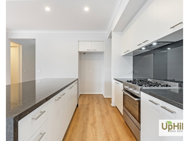 33 Inverloch Avenue, Clyde VIC 3978