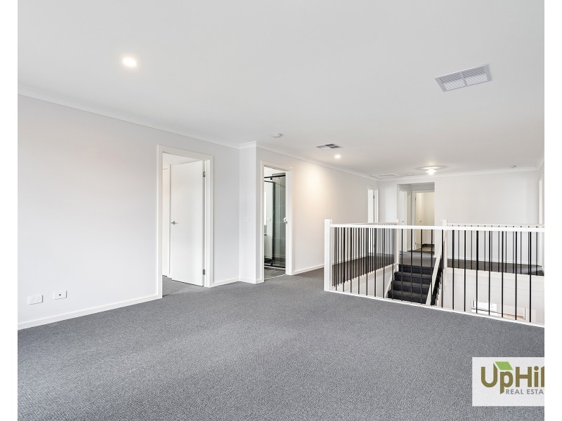 33 Inverloch Avenue, Clyde VIC 3978