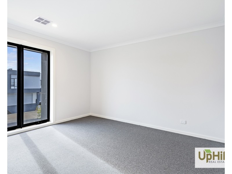 33 Inverloch Avenue, Clyde VIC 3978