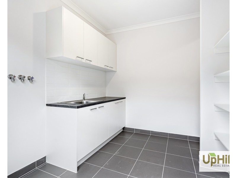 33 Inverloch Avenue, Clyde VIC 3978