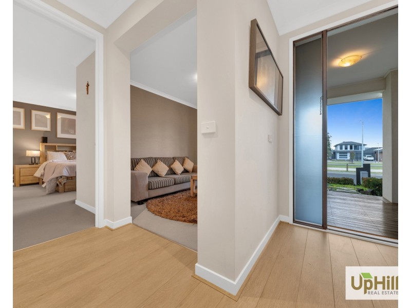 28 Bellhaven Circuit, Clyde North VIC 3978