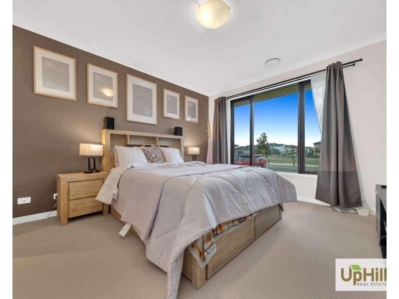 28 Bellhaven Circuit, Clyde North VIC 3978