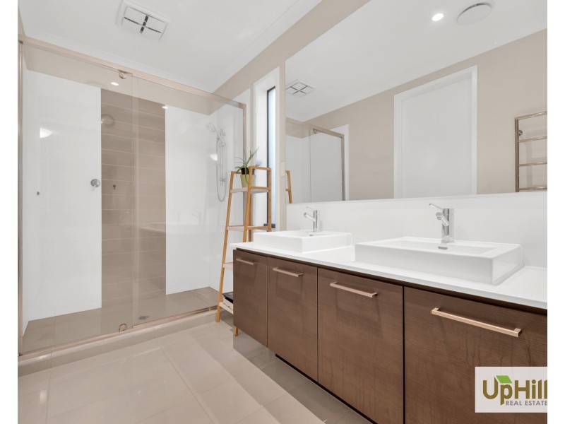 28 Bellhaven Circuit, Clyde North VIC 3978