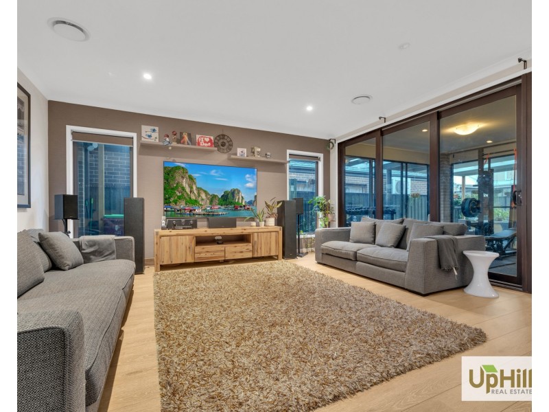 28 Bellhaven Circuit, Clyde North VIC 3978