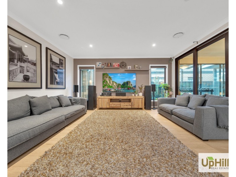 28 Bellhaven Circuit, Clyde North VIC 3978