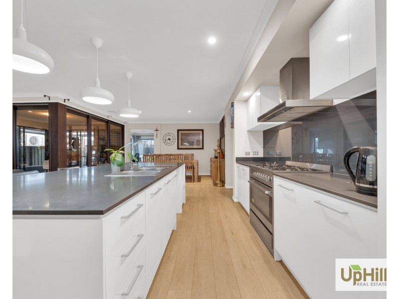 28 Bellhaven Circuit, Clyde North VIC 3978