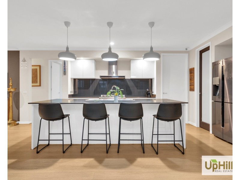 28 Bellhaven Circuit, Clyde North VIC 3978