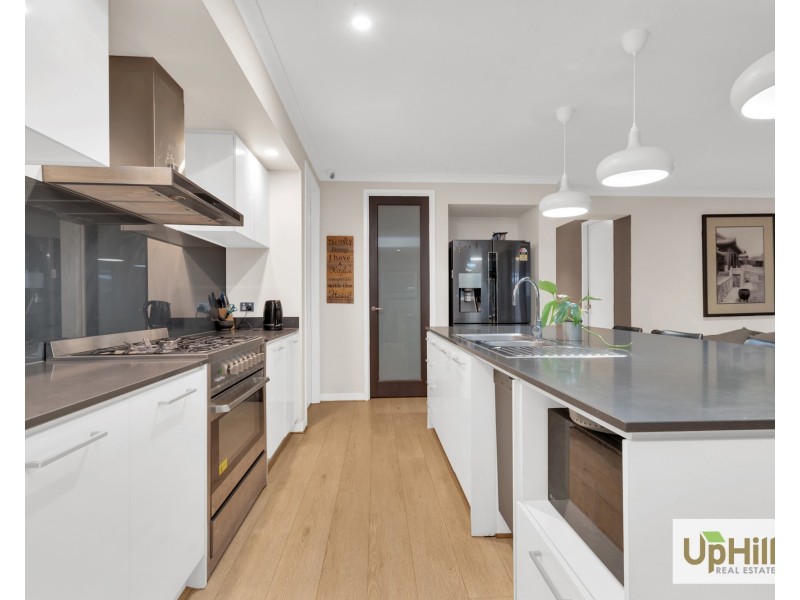 28 Bellhaven Circuit, Clyde North VIC 3978