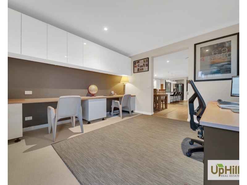 28 Bellhaven Circuit, Clyde North VIC 3978