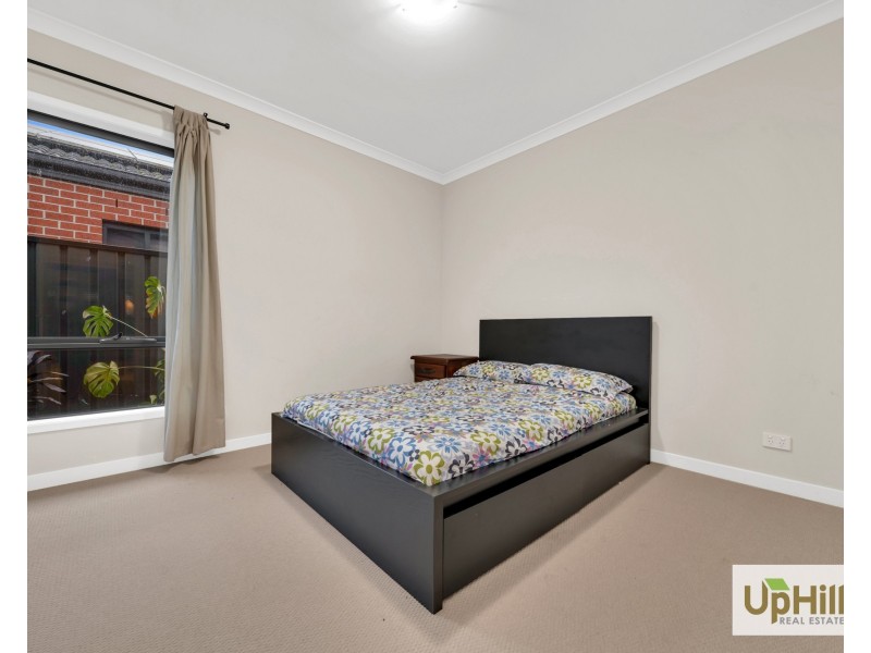 28 Bellhaven Circuit, Clyde North VIC 3978