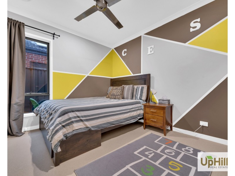 28 Bellhaven Circuit, Clyde North VIC 3978