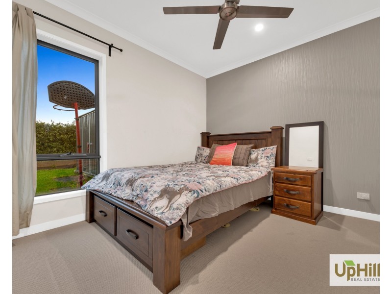 28 Bellhaven Circuit, Clyde North VIC 3978