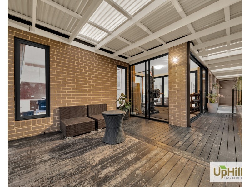 28 Bellhaven Circuit, Clyde North VIC 3978