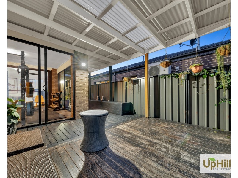 28 Bellhaven Circuit, Clyde North VIC 3978