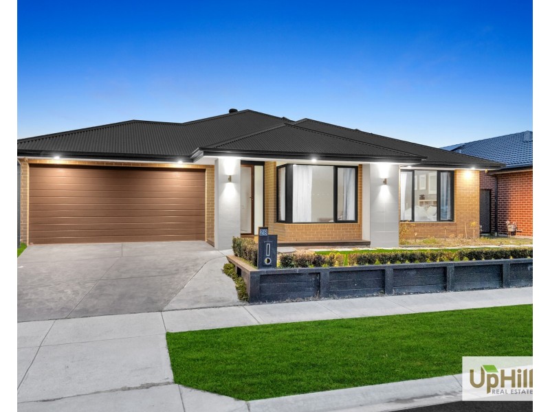 28 Bellhaven Circuit, Clyde North VIC 3978