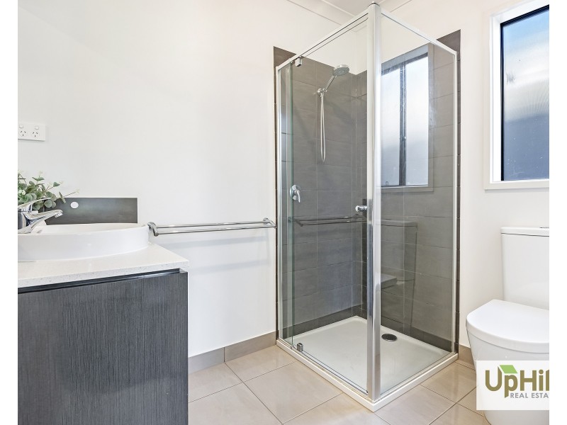 3 Ironstone Street, Cranbourne East VIC 3977