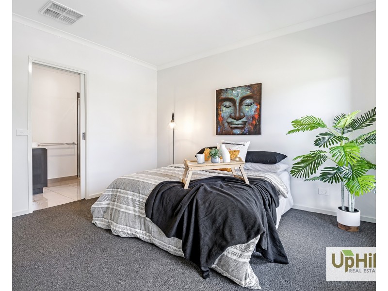 3 Ironstone Street, Cranbourne East VIC 3977